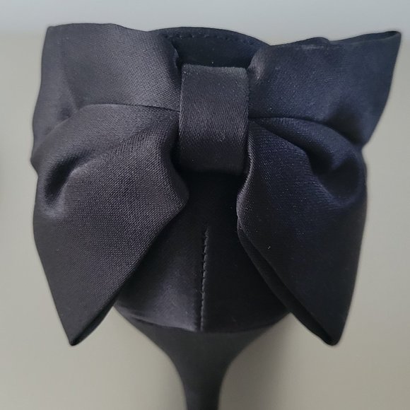 Journee Collection Tanzi Black Satin Pump 6.5 - Picture 4 of 6